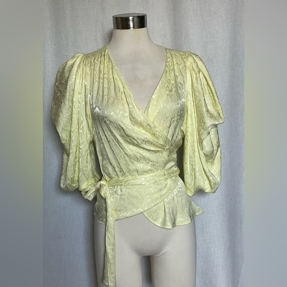 NWT Krisa puff sleeve wrap top - Picture 3 of 10